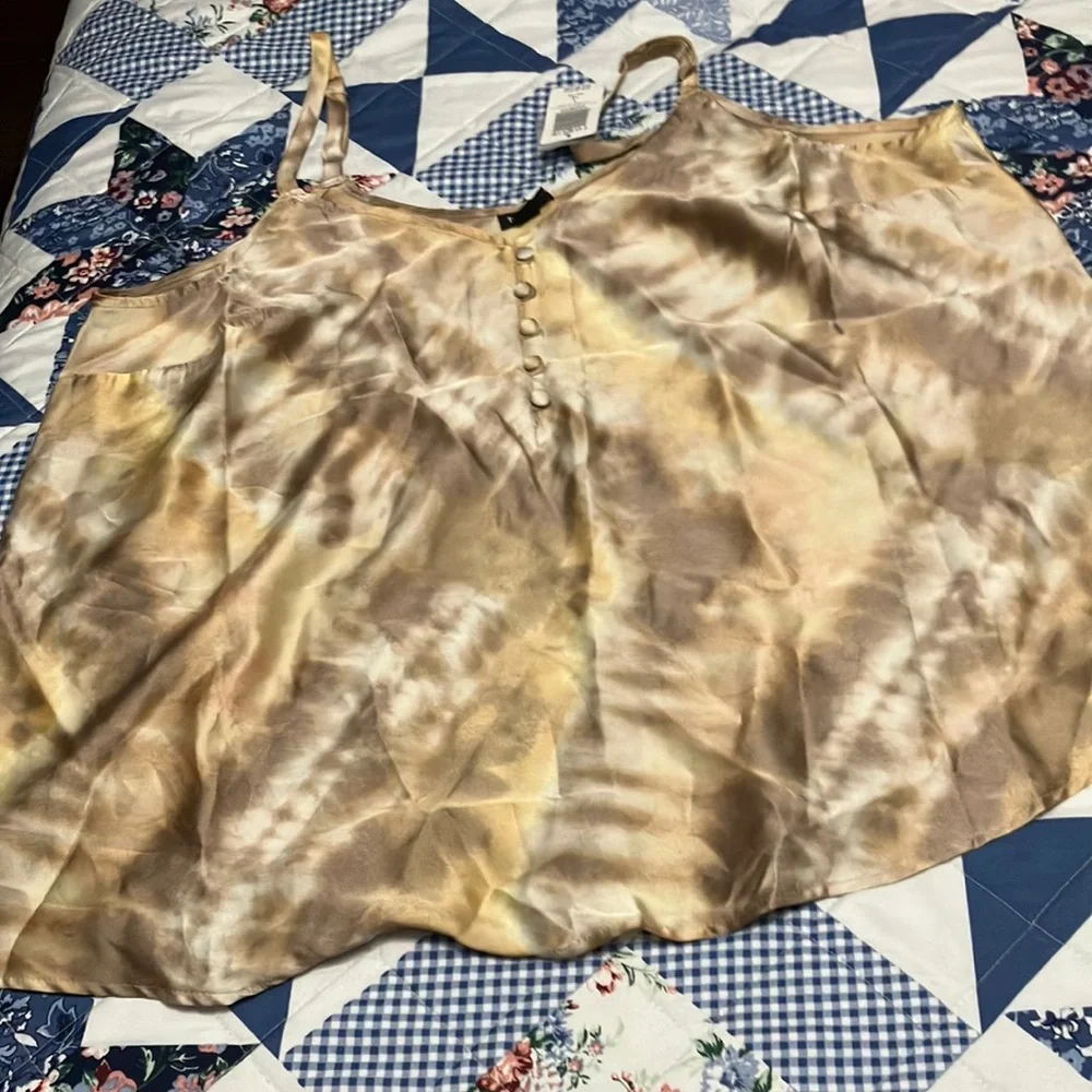 ⭐️ 5/$20 ⭐️ Torrid Tank Top - Picture 1 of 5